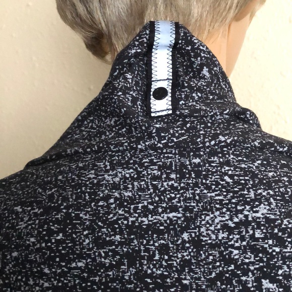 Lululemon Athletica Vinyasa Wrap - Picture 3 of 8